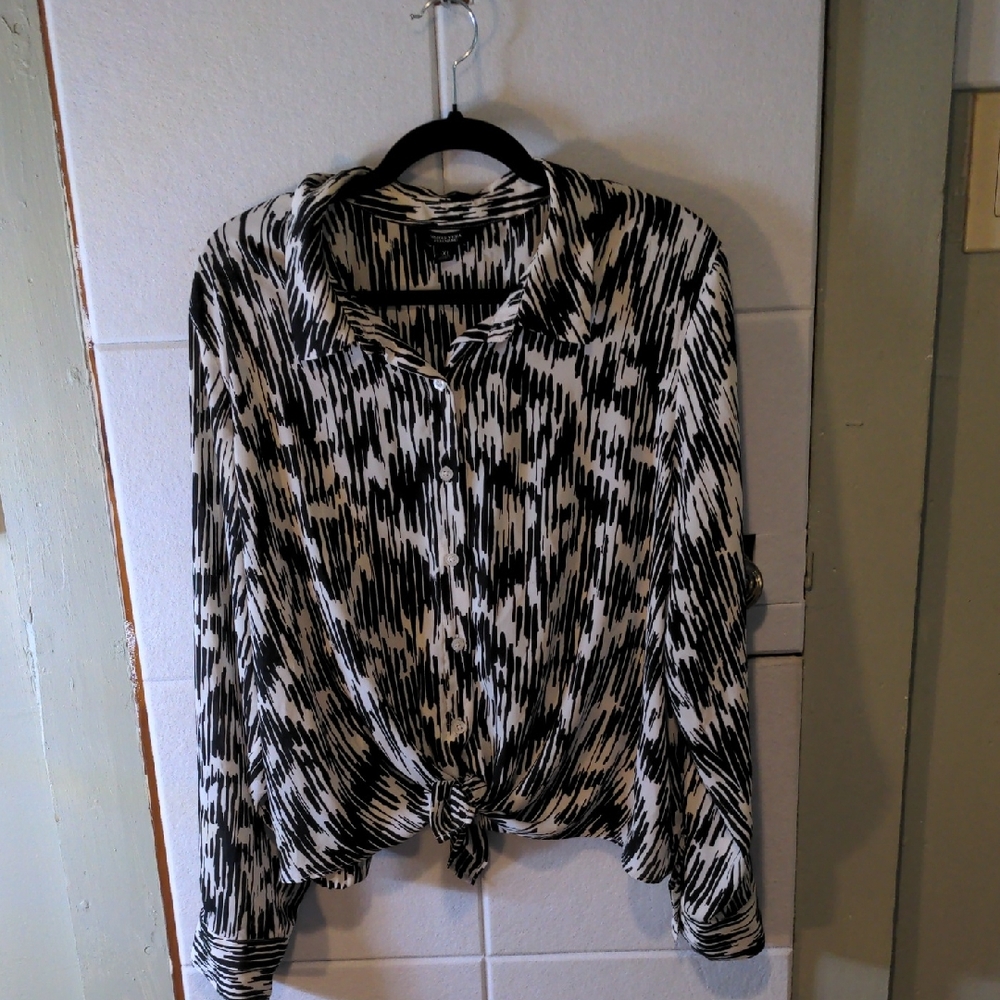 Simply Vera Vera Wang Black and White Button Down Shirt